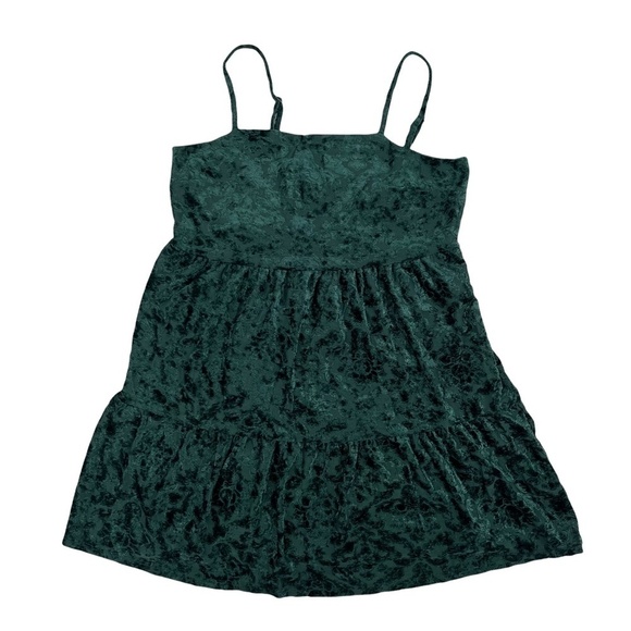 NWT Wild Fable Green Crushed Velvet Spaghetti Strap Dress Size Medium Women’s - Picture 1 of 8